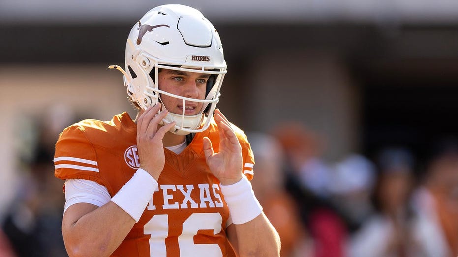 arch-manning-makes-texas-football-history-in-longhorns’-win-over-arkansas