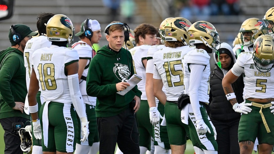 uab-football-coach-explains-why-team-played-game-after-player-allegedly-stabbed-teammates