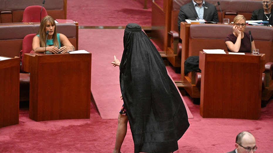 australian-senator-wears-burqa-after-move-to-block-her-face-covering-ban-bill