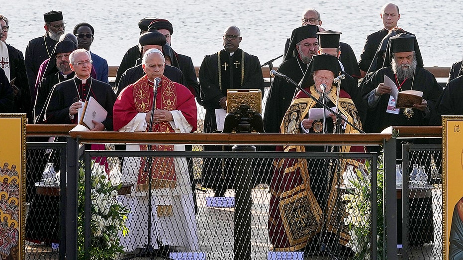 pope-leo-joins-eastern-and-western-patriarchs-in-turkey-to-pray-for-christian-unity