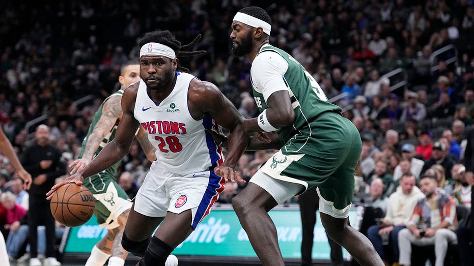 pistons-player-holds-up-fist-to-opponent-during-heated-skirmish