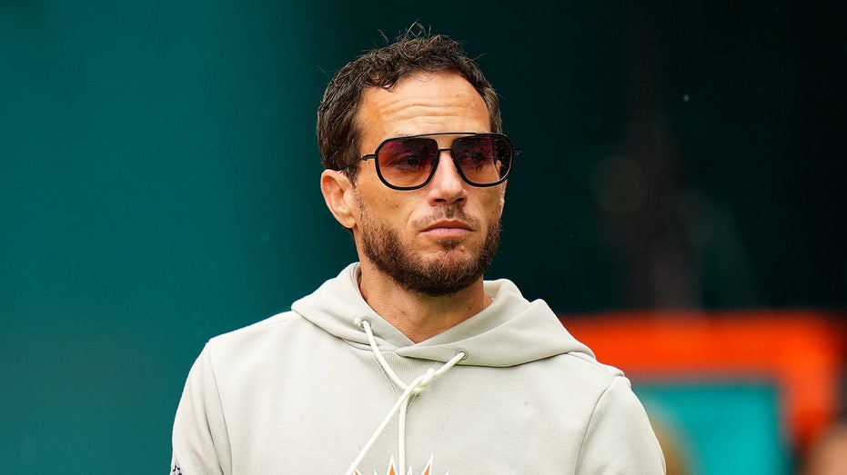 dolphins-coach-dismisses-weather-narrative-ahead-of-game-against-division-rival