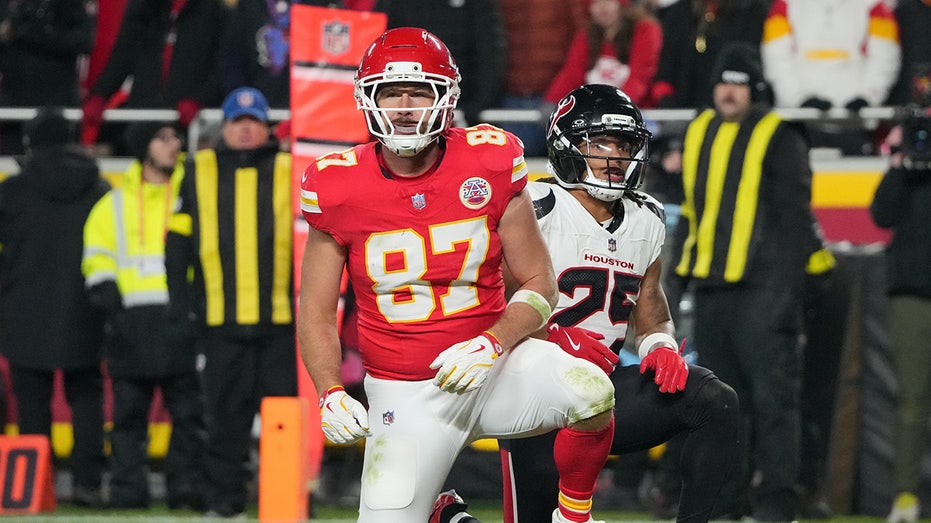 travis-kelce-says-chiefs-likely-missing-playoffs-after-his-crucial-drop-is-a-‘s—-y-f—–g-feeling’