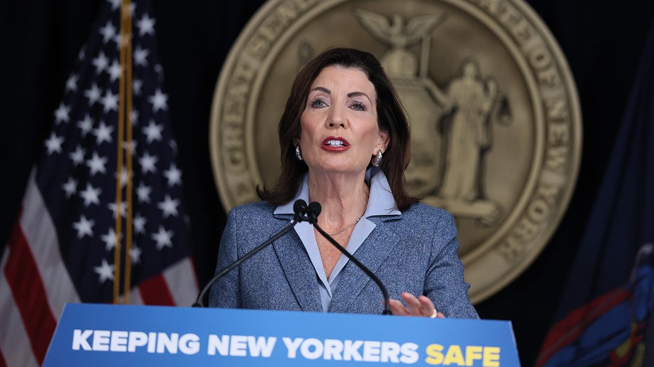 dem-lawmakers-cry-foul-as-hochul-guts-ai-safety-bill-amid-big-tech-pressure