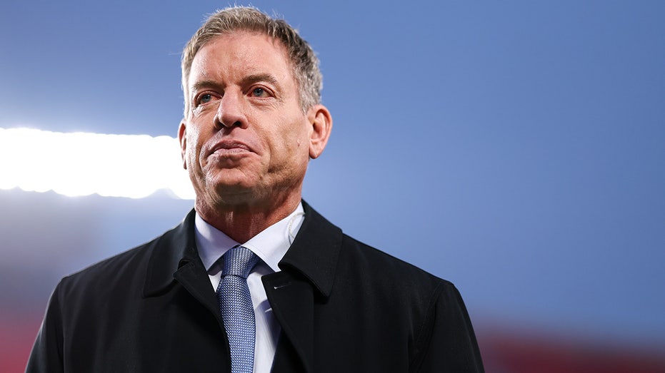 super-bowl-champion-troy-aikman-rails-against-referees-over-taunting-penalty-in-dolphins–steelers-game