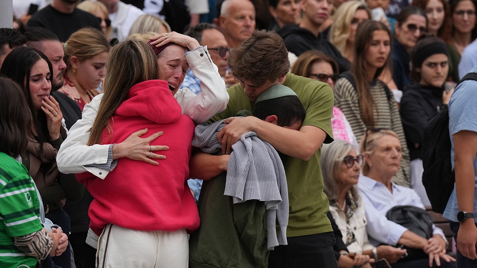 families-mourn-loved-ones-lost-in-bondi-beach-terror-attack:-‘no-words-can-describe-the-pain’
