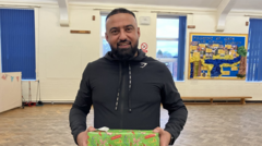 takeaway-owner-delivers-1,000-gifts-to-children