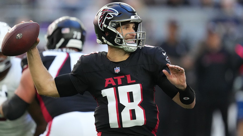 nfl-star-gets-into-christmas-spirit-after-week-16-win