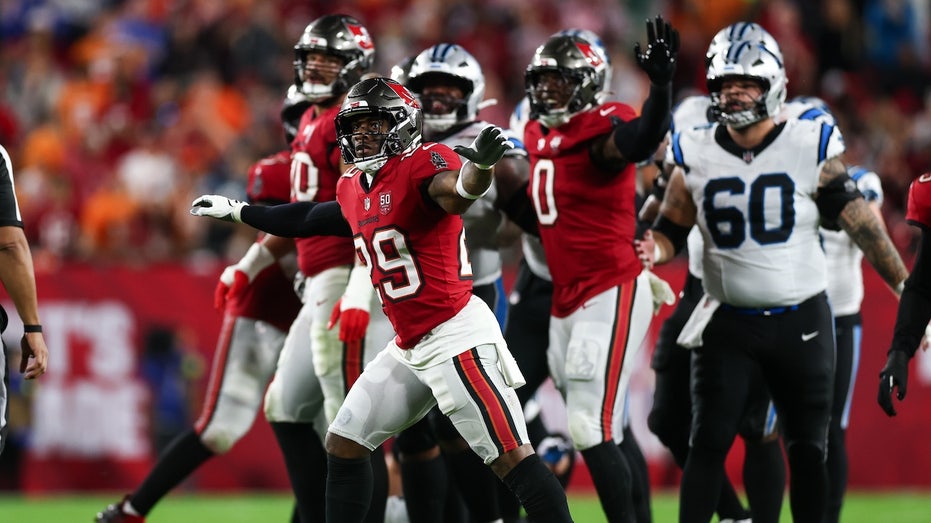 nfc-south-will-be-determined-by-saints-falcons-game-after-buccaneers-keep-season-alive-vs-panthers