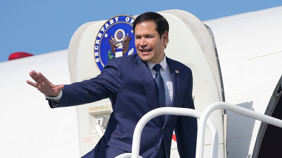 marco-rubio-jokingly-shuts-down-‘rumors’-he-is-looking-to-become-dolphins’-next-head-coach
