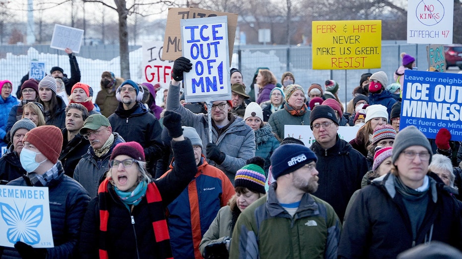 anti-ice-agitators-threaten-agents-in-chaotic-minnesota-protests:-‘you’re-going-to-f—ing-die’