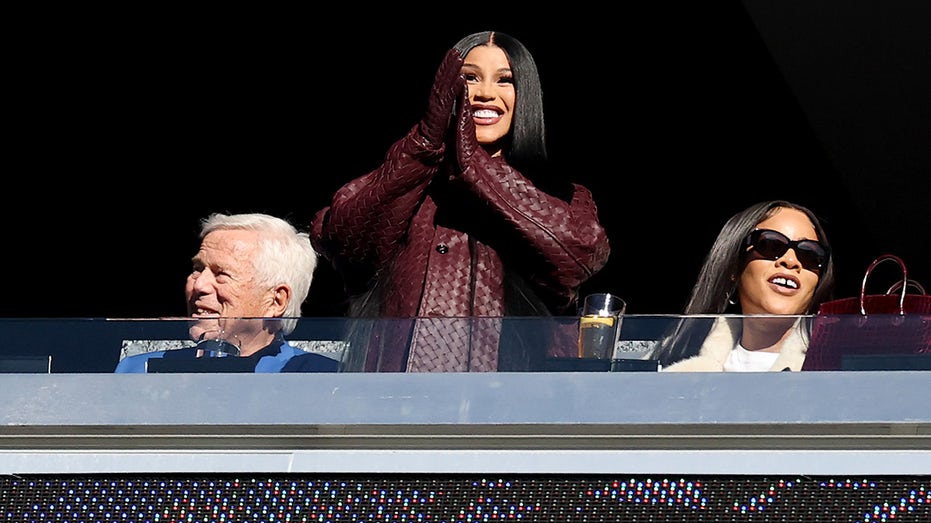 cardi-b-goes-after-espn-stars-who-picked-patriots-to-lose-to-texans:-‘they-didn’t-believe-in-us’