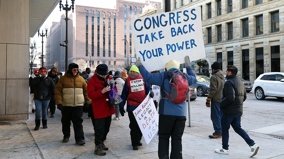 anti-ice-protests-take-place-as-t’wolves-warriors-nba-game-takes-place
