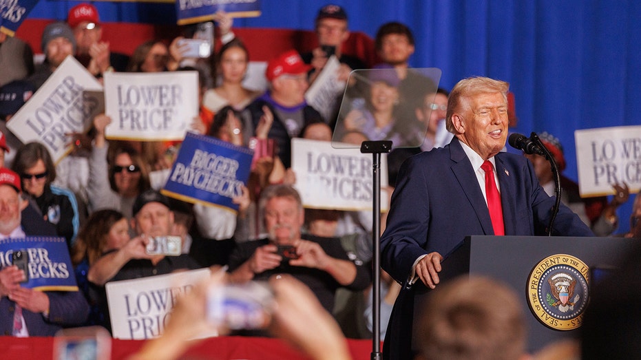 trump-launches-midterm-push-in-iowa,-warns-losses-would-derail-agenda:-‘we-gotta-win’