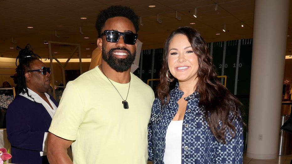 nfl-star’s-wife-calls-out-hollywood-for-‘hypocrisy’-over-don-lemon-praise