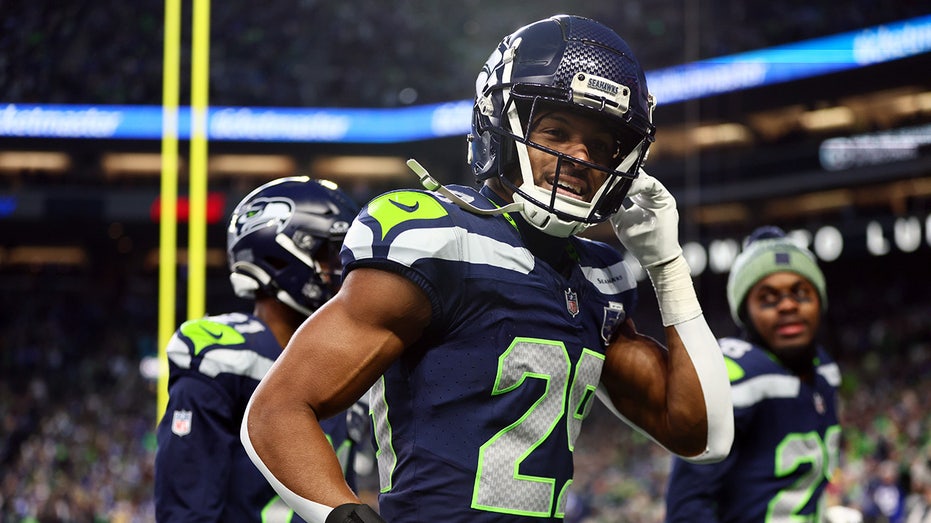 seahawks’-josh-jobe-punches-patriots’-stefon-diggs-in-super-bowl-brouhaha