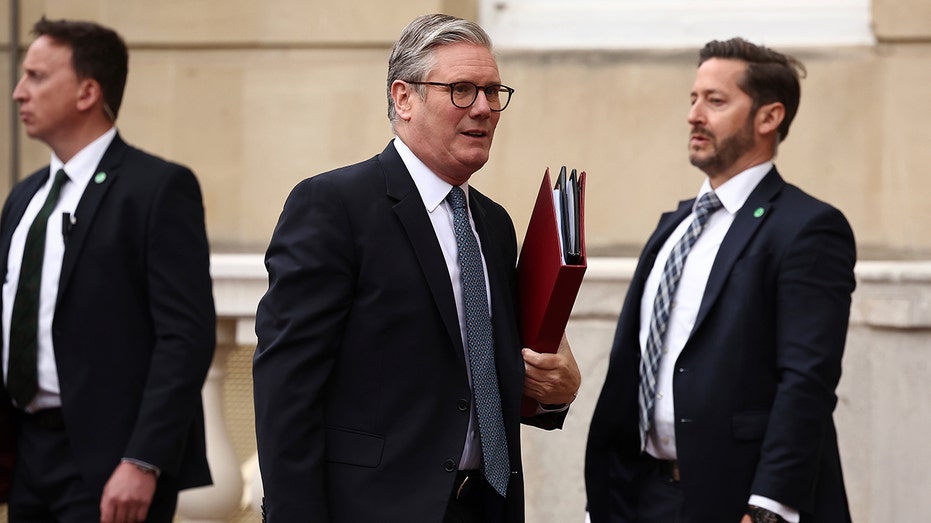 as-epstein-linked-appointment-sparks-backlash,-uk-pm-starmer-faces-party-revolt-amid-resignation-calls
