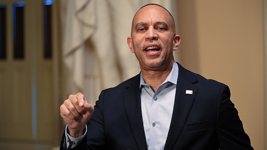 jeffries-accuses-republicans-of-‘voter-suppression’-over-bill-requiring-voter-id,-proof-of-citizenship