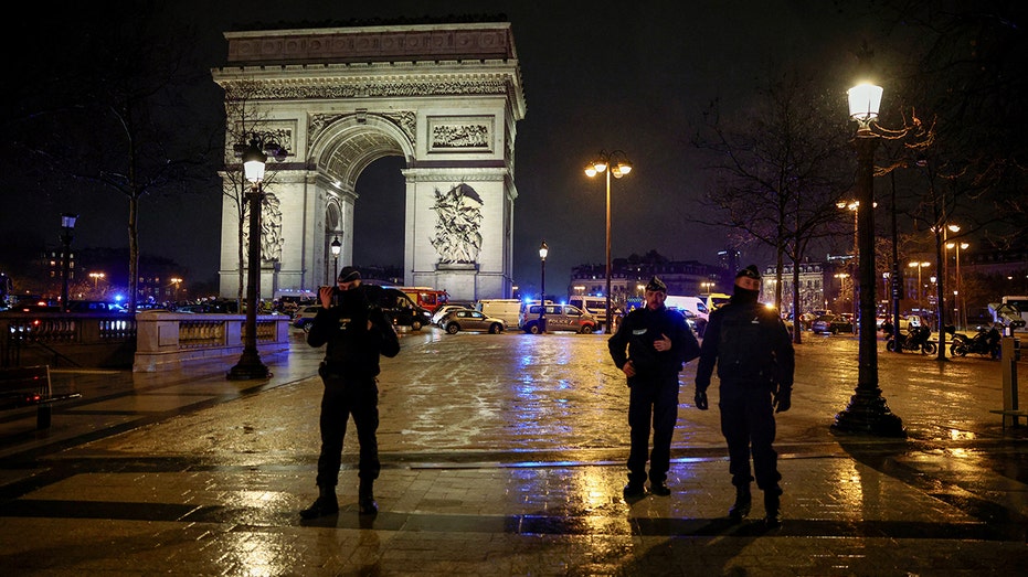 terror-convict,-recently-released,-shot-dead-by-paris-police-after-alleged-knife-attack-near-arc-de-triomphe