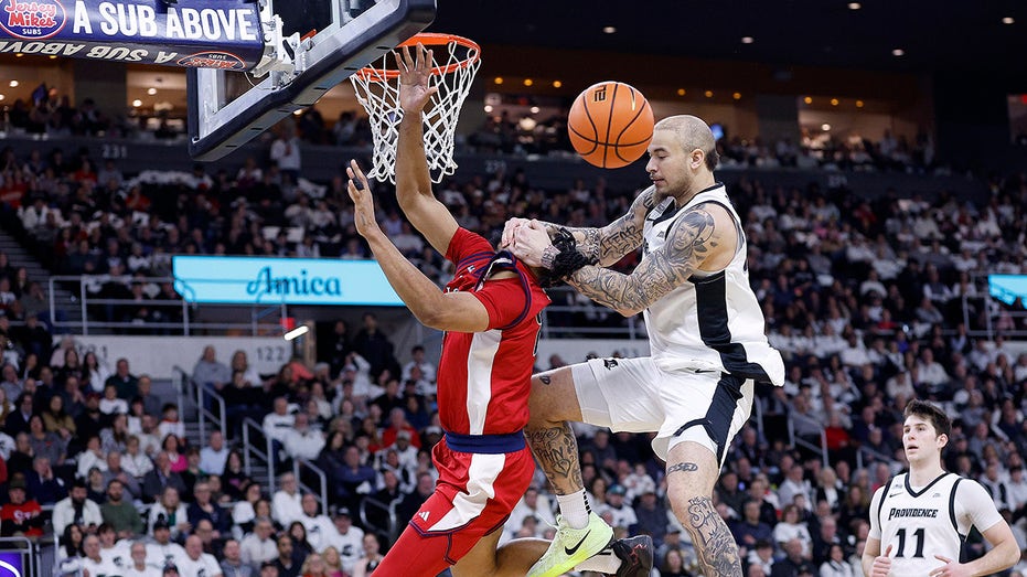 hard-foul-sparks-brouhaha-during-st-john’s-victory-over-providence;-6-players-ejected