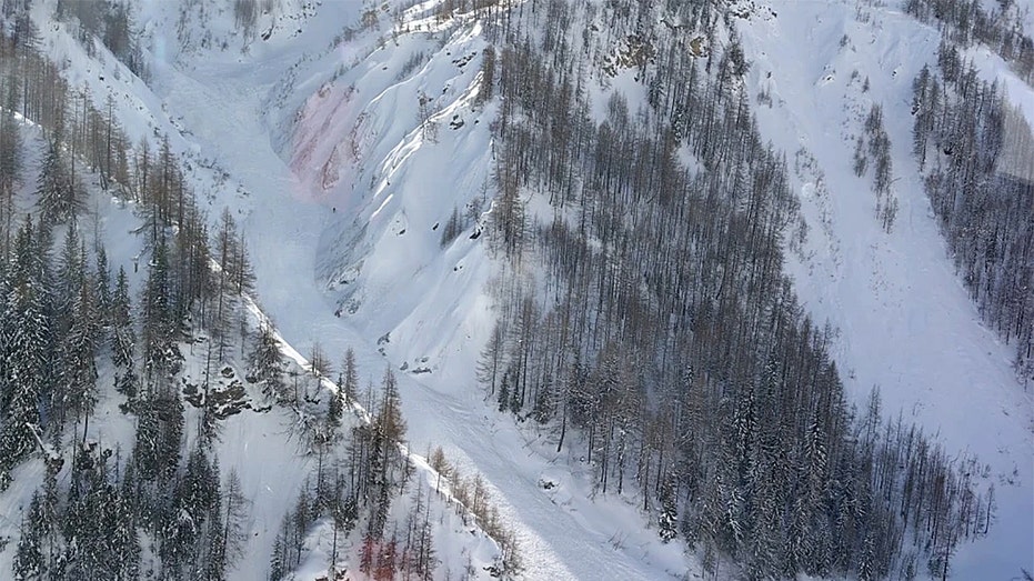 2-skiers-killed-in-avalanche-on-popular-mont-blanc-skiing-route-near-french-swiss-border