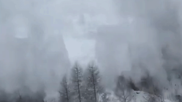video-shows-terrifying-moment-avalanche-slams-into-passenger-train-near-ski-resort