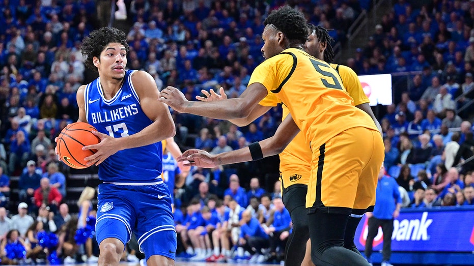 shove-in-final-seconds-sparks-bench-clearing-brawl-in-saint-louis-vcu-college-basketball-clash
