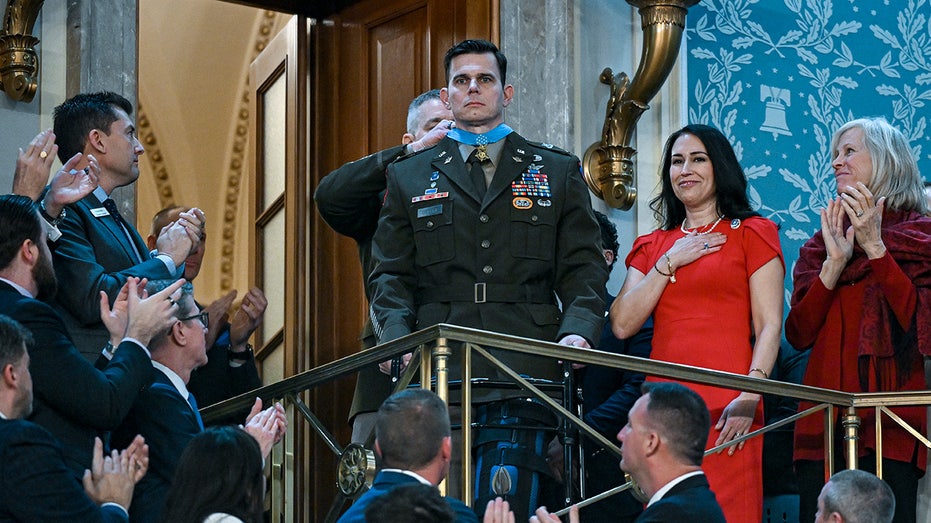 trump-awards-back-to-back-medals-of-honor-during-state-of-the-union-address