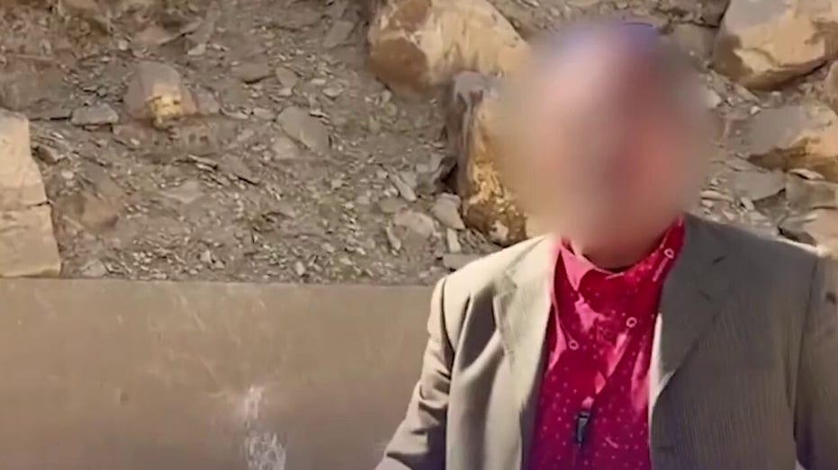 tour-guide-arrested-after-drawing-stick-figure-on-4,000-year-old-pyramid