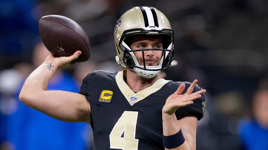 four-time-pro-bowl-quarterback-derek-carr-serious-about-nfl-return-after-retiring-last-year:-report