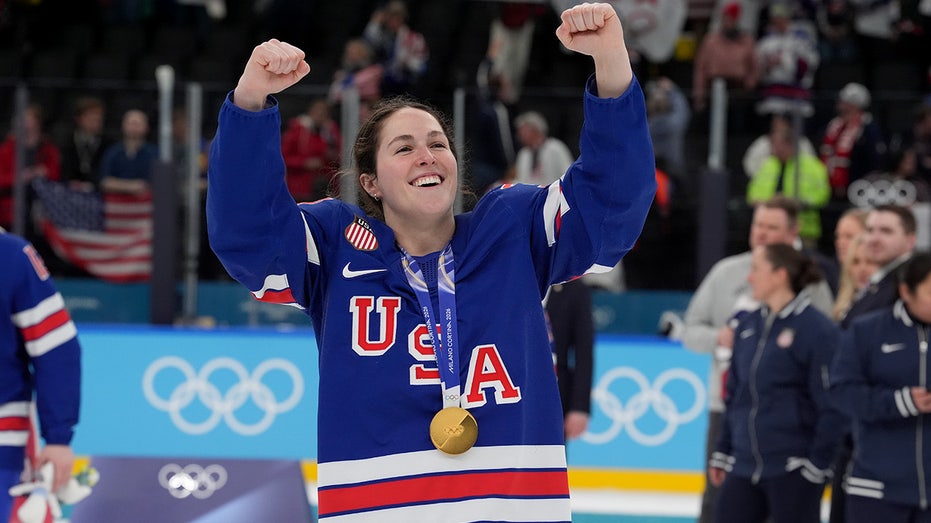 us-women’s-hockey-gold-medalist-says-it’s-‘sad’-men’s-team-had-to-apologize-for-olympics-controversy
