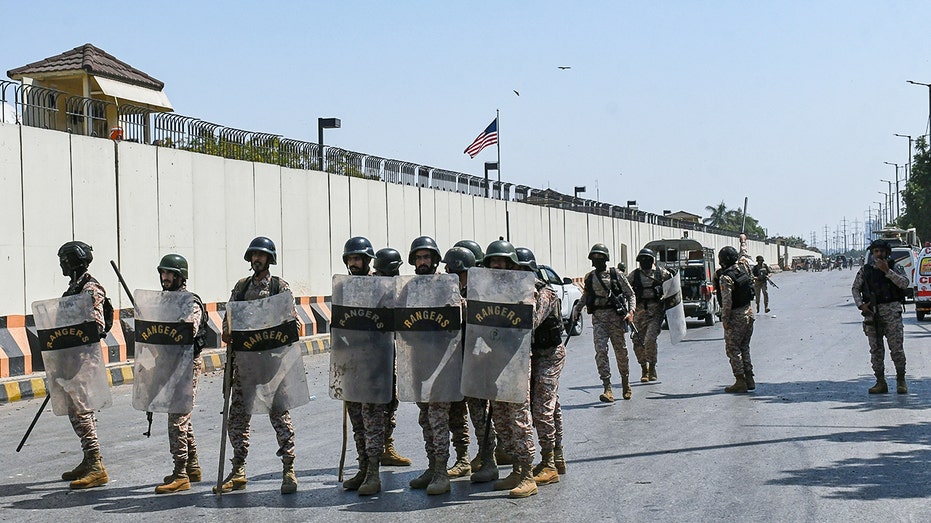 protesters-storm-us-consulate-in-pakistan,-at-least-9-dead