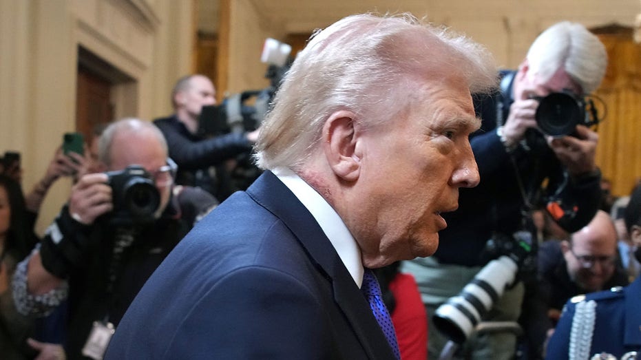 white-house-doctor-explains-trump’s-visible-neck-rash