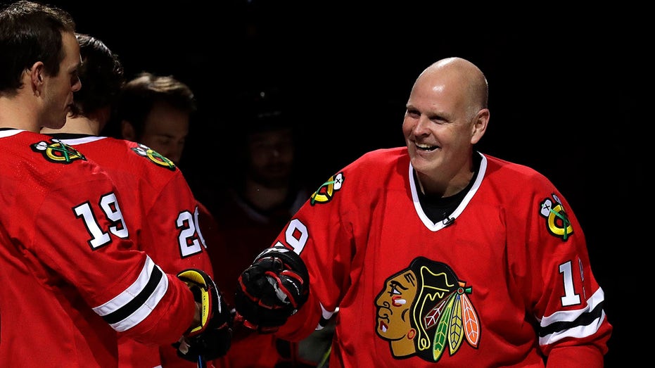 longtime-blackhawks-great-and-broadcaster-troy-murray-dies-at-63,-team-says