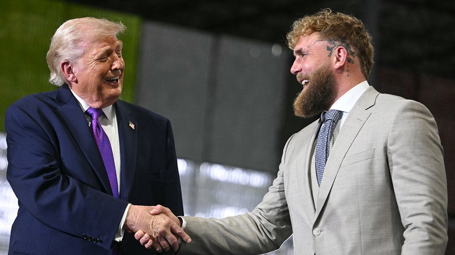 trump-predicts-political-future-for-boxer-jake-paul,-offers-‘complete-and-total-endorsement’-at-kentucky-rally