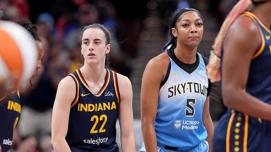 caitlin-clark-rejects-angel-reese-high-five-at-fiba-world-cup-qualifiers
