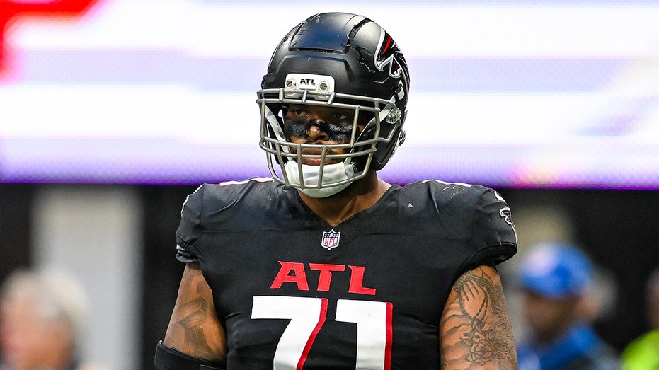 elijah-wilkinson-calls-falcons-a-‘clown-show,’-tells-fans-‘y’all-in-hell’-after-signing-with-cardinals