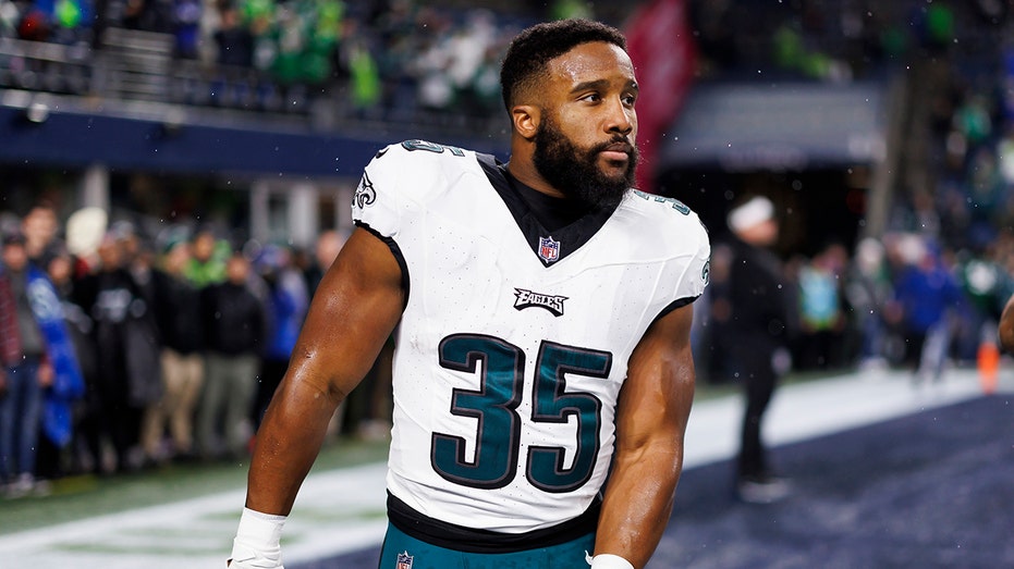 former-nfl-running-back-boston-scott-calls-it-quits-at-30,-reveals-feelings-of-‘anger,-bitterness’