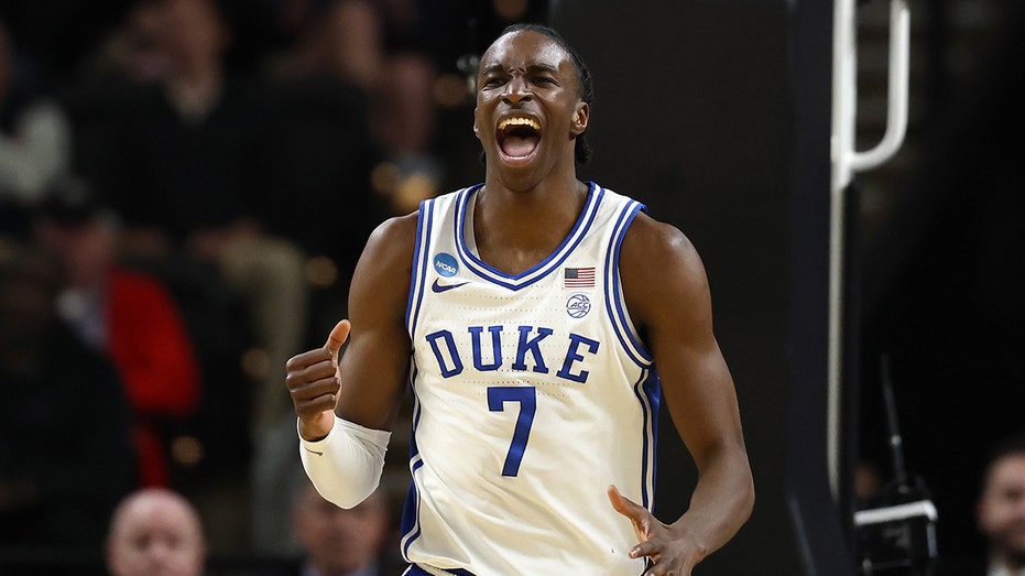 duke-survives-stunning-halftime-deficit-to-hold-off-no.-16-seed-siena-in-march-madness’-first-round