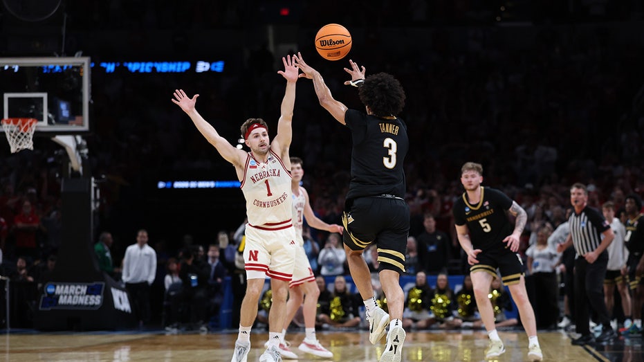 vanderbilt’s-hail-mary-shot-misses-by-narrowest-of-margins-as-nebraska-advances-to-sweet-16-in-epic-fashion