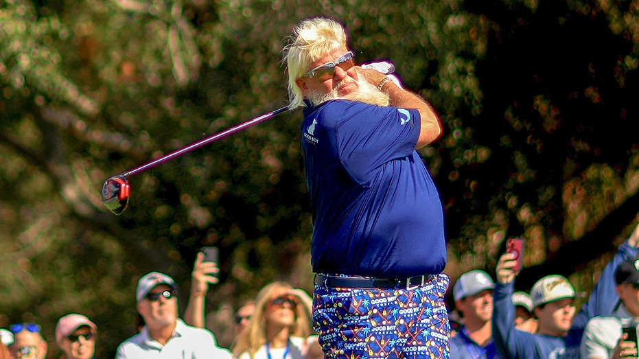 john-daly-calls-himself-a-‘jacka–‘-after-falling-down-desert-hill-during-tournament