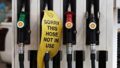 panic-buying-prompts-pm-to-reassure-australians-over-fuel-supply