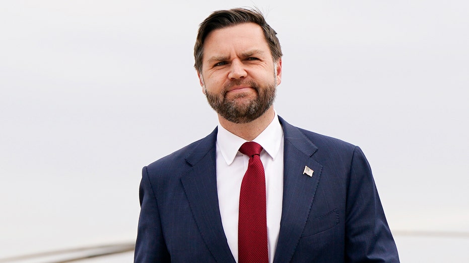 jd-vance-says-he-was-‘obsessed’-with-ufos,-believes-aliens-are-actually-‘demons’