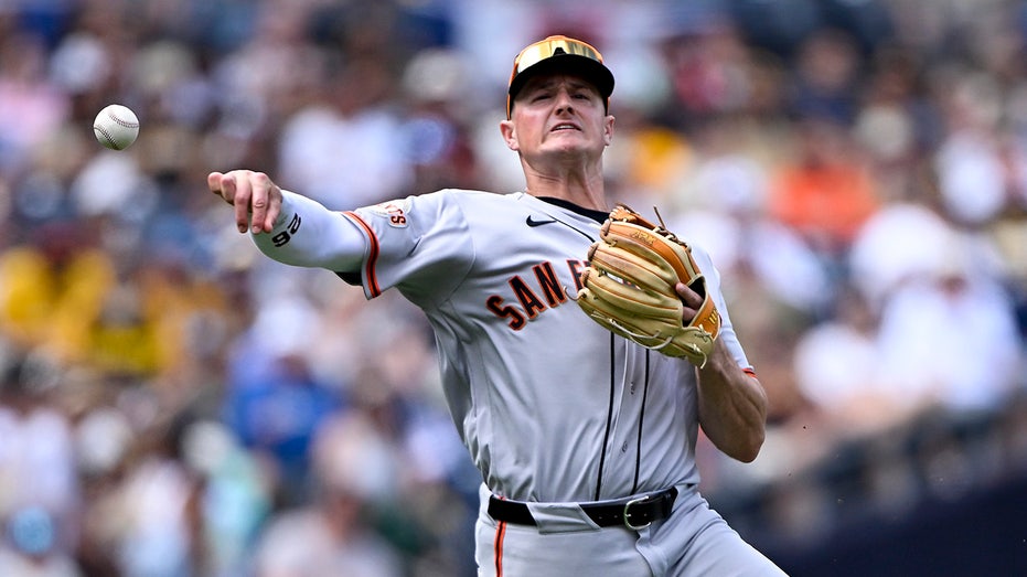 giants-third-baseman-gives-teammate-explicit-response-after-error
