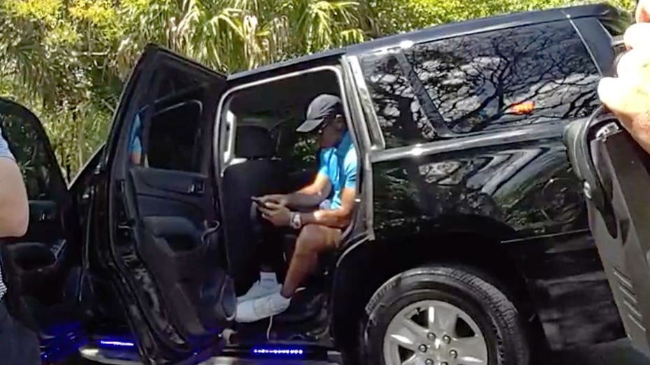 deputies-shatter-tiger-woods’-back-windshield-after-he-requests-to-keep-prized-possession,-bodycam-shows