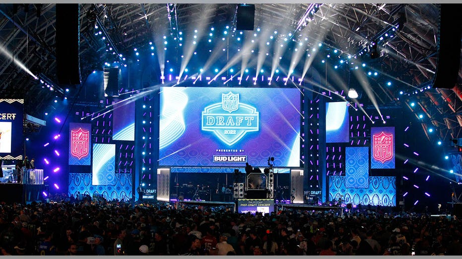 dem-senator-warns-of-nfl-draft-security-risks-amid-iran-war-in-letter-to-dhs