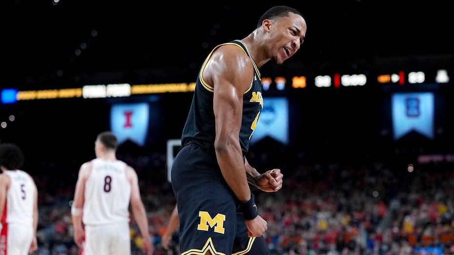 michigan-routs-arizona-to-advance-to-men’s-national-championship,-will-take-on-uconn
