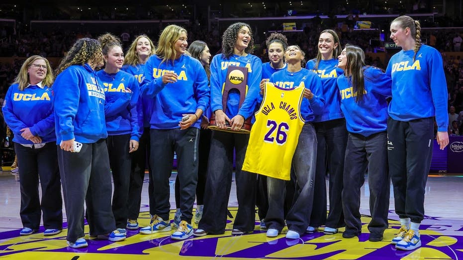 jimmy-kimmel-tells-ucla-women’s-basketball-team-to-give-trump-fake-national-championship-trophy