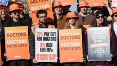 hospitals-coping-well-with-doctors’-strike-so-far-–-nhs-boss