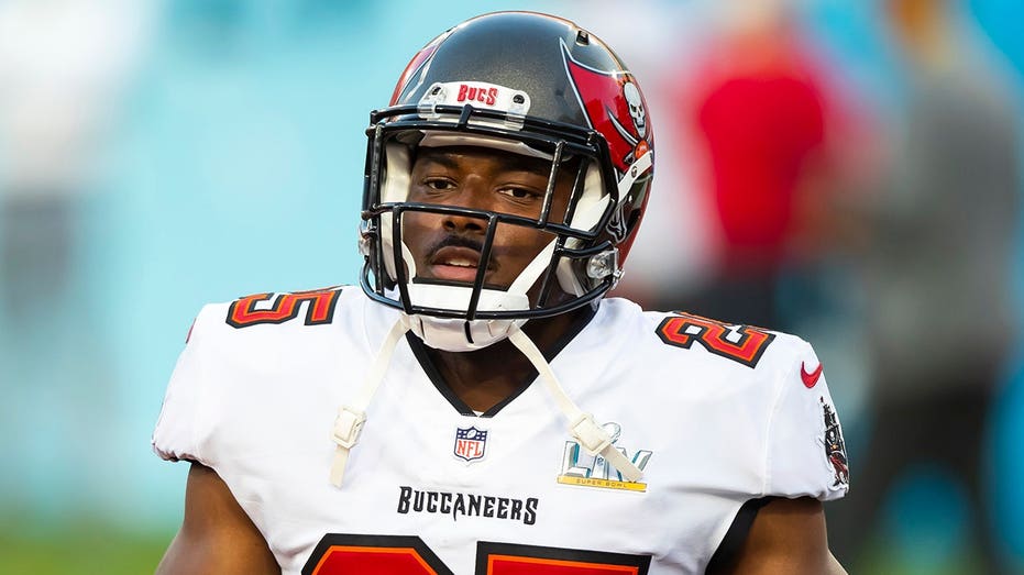 super-bowl-champion-defends-mike-vrabel,-new-york-times-reporter-over-leaked-photos